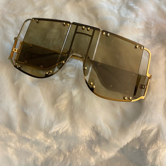 Oversized frames - Picture 3 of 4